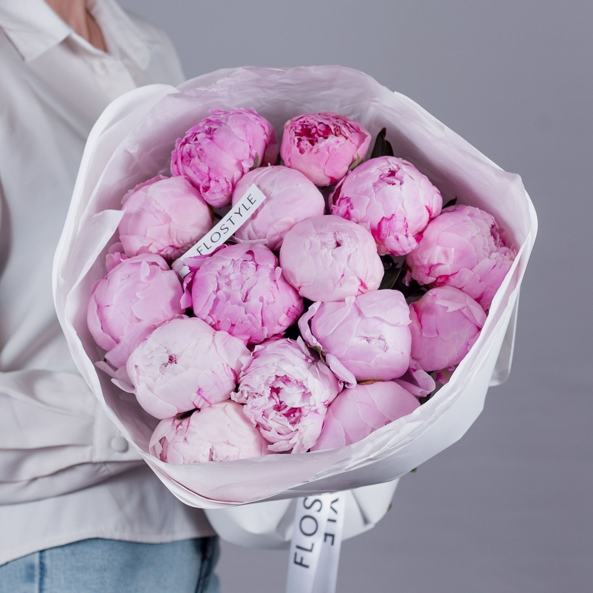 buket iz 15 pionov sara bernar 7